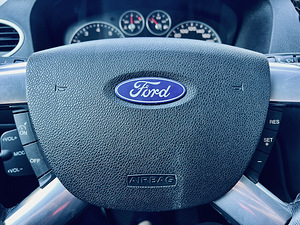Ford Focus Ghia ATM 1.6 74kW (9 foto / 12)