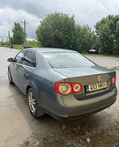 Volkswagen Jetta (1 foto / 7)