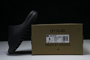 YEEZY SLIDE (3 foto / 4)