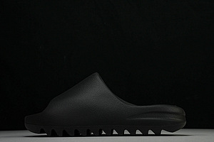 YEEZY SLIDE (1 foto / 4)