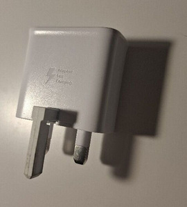 Samsung adapter (UK pistik) (2 foto / 2)
