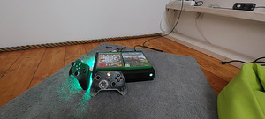 Xbox one X 1 ТБ с 2 играми и 2 пультами дистанционного управ