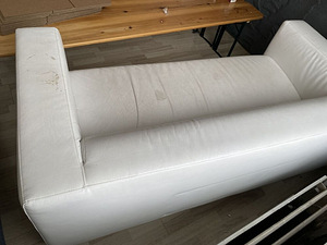 IKEA KLIPPAN valge kunstnahast diivan (4 foto / 10)