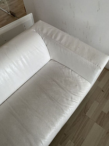 IKEA KLIPPAN valge kunstnahast diivan (8 foto / 10)