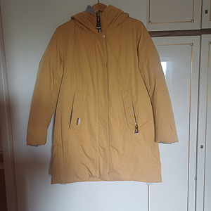 Женская одежда (2 фото из 5)