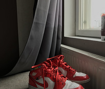 Кроссовки Nike Air Jordan 1 Red/White-Pollen "Barcelona" 9,5 (40)