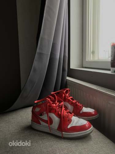 Кроссовки Nike Air Jordan 1 Red/White-Pollen "Barcelona" 9,5 (40) (фото #1)