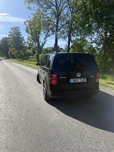 М: Volkswagen Touran (3 фото из 15)