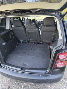 М: Volkswagen Touran (13 фото из 15)