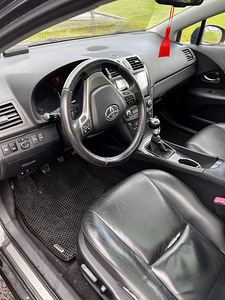 Toyota Avensis (11 foto / 12)