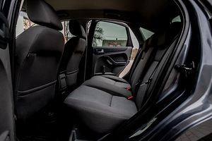 Ford Focus 2006 (11 foto / 15)