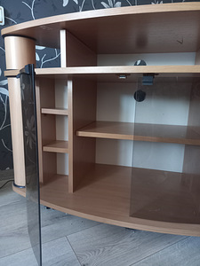 TV-alus, hele puit, klaasuksed (3 foto / 5)