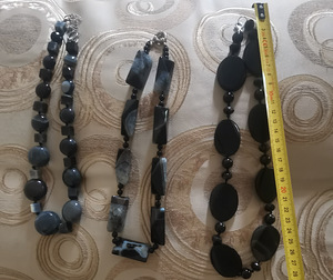 Unikaalsed suured tumedad akaatsi helmed koos pärlikeega (1 foto / 2)