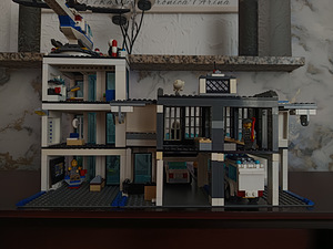 LEGO City 7498 Police Station (2011) оригинальный (2 фото из 10)
