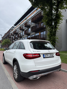 Mercedes-Benz GLC 350e 4MATIC Plug-in Hybrid (2017) (3 foto / 11)