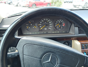 Mercedes-Benz 300TE 4MATIC (10 фото из 11)