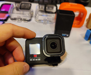 GoPro Hero 8 + 6 akut + erinevad filtrid ja ümbrised (2 foto / 5)