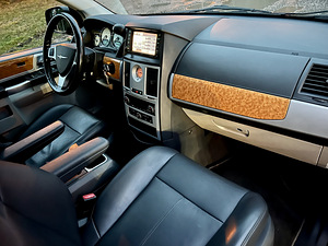 CHRYSLER GRAND VOYAGER 2.8CRD ATM LIMITED JARELMAKSUVÕIMALUS (10 foto / 15)