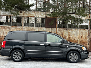 LANCIA VOYAGER 2.8CRD LIMITED STOW&GO JARELMAKSU VÕIMALUS (4 foto / 15)
