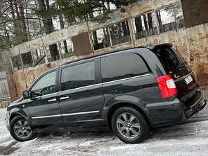 LANCIA VOYAGER 2.8CRD LIMITED STOW&GO JARELMAKSU VÕIMALUS (8 foto / 15)
