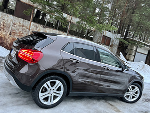 MERCEDES BENZ GLA 220CDI 4MATIC INDIVIDUAL (8 foto / 15)