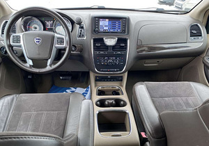 Lancia Voyager GRAND PLATINUM FACELIFT MY 2014 (10 foto / 15)