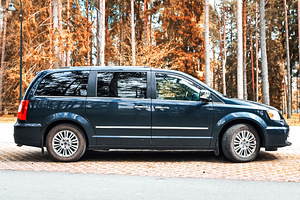 Lancia Voyager Platinum 2.8 131kW (7 foto / 8)