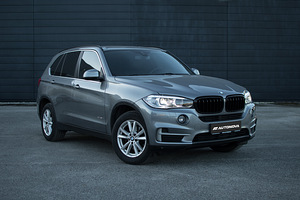 BMW X5 Sportline 3.0 Twin-power Turbo (4 foto / 15)