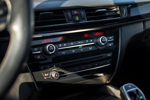 BMW X5 Sportline 3.0 Twin-power Turbo (11 foto / 15)