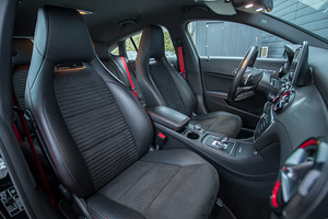 Mercedes-AMG CLA 45 PERFORMANCE (6 foto / 14)