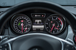 Mercedes-AMG CLA 45 PERFORMANCE (9 foto / 14)