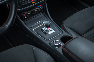 Mercedes-AMG CLA 45 PERFORMANCE (11 foto / 14)