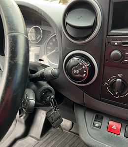 Peugeot Partner 1.6 66kW (11 foto / 15)