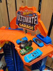 Müüa Hot Wheels Ultimate Garage mängukomplekt (6 foto / 7)