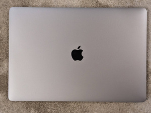 MacBook Pro 15 (I7/16/512) Mid 2018 A1990 (2 foto / 3)