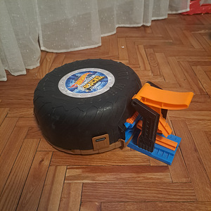 Hotweels monster trucks (2 foto / 4)
