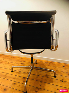 Офисное кресло VITRA (Designer Charles & Ray Eames) (3 фото из 9)