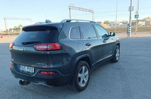 Jeep Cherokee Limited (4 foto / 10)