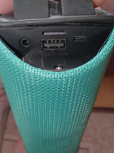 JBL (4 фото из 4)