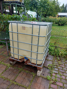 IBC konteiner 1000L (2 foto / 2)