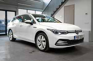 2021 Volkswagen Golf Style 2.0 TDi 110kw ATM (3 foto / 15)