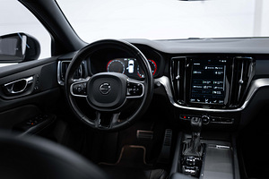 2020 Volvo V60 R-Design 2.0 D4 140kW (10 foto / 15)