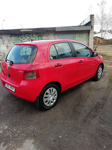Toyota yaris (4 foto / 6)