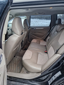 Volvo XC70 (8 foto / 9)