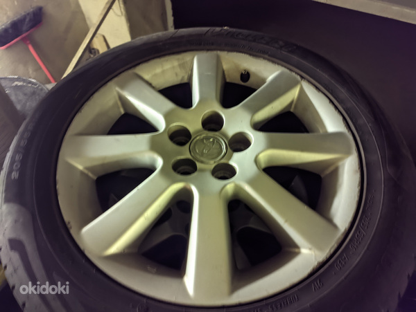 Легкосплавные диски Toyota Avensis с летними шинами (фото #1)