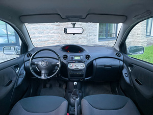 TOYOTA YARIS FACELIFT / TÜV 05.2025 / AVARIIVABA (10 foto / 15)