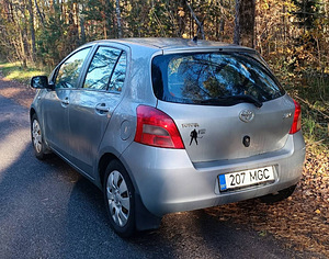 TOYOTA YARIS / ÜV 09.2025 (4 foto / 13)