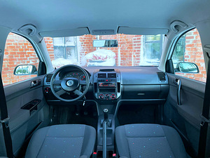 VOLKSWAGEN POLO / 1 OMANIK / ÜV 06.2025 (11 foto / 15)