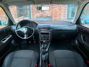 VOLKSWAGEN BORA / TÜV 03.2026 (11 foto / 15)