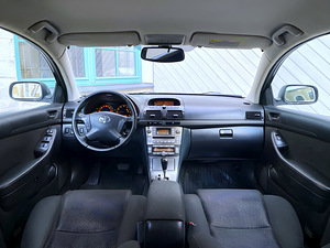 TOYOTA AVENSIS / AUTOMAAT / ÜV 05.2026 (9 foto / 15)